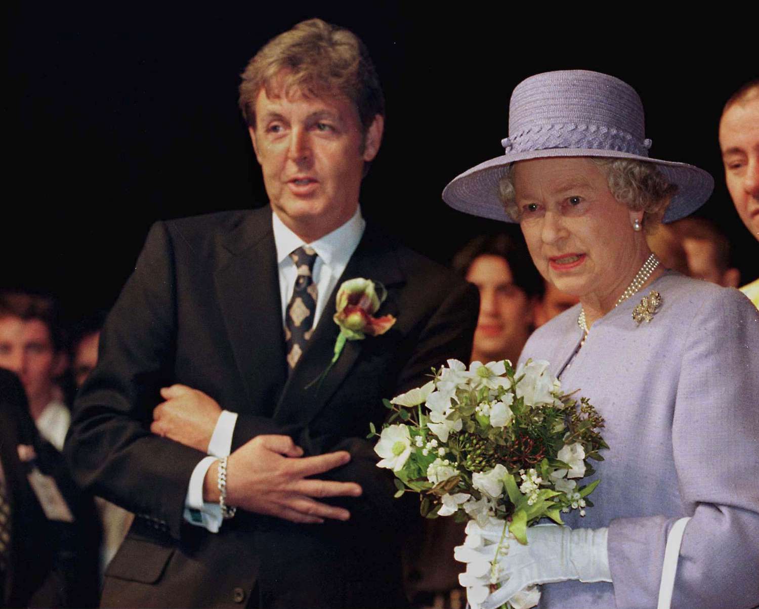 paul-mccartney-queen-elizabet