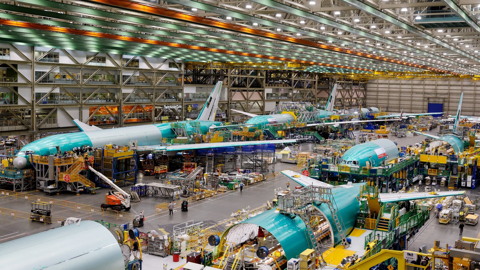 00boeing-airbus-02-cqvj-video