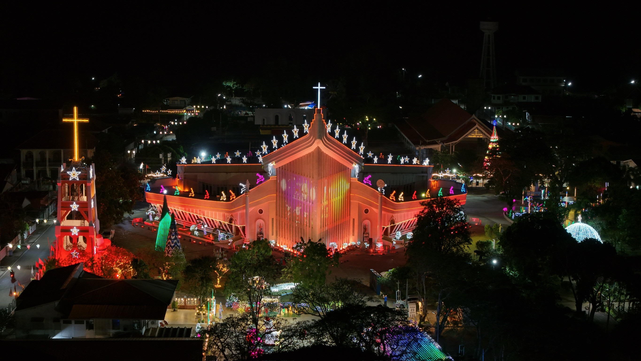 เทศกาลแห่ดาวคริสต์มาสท่าแร่ สกลนคร