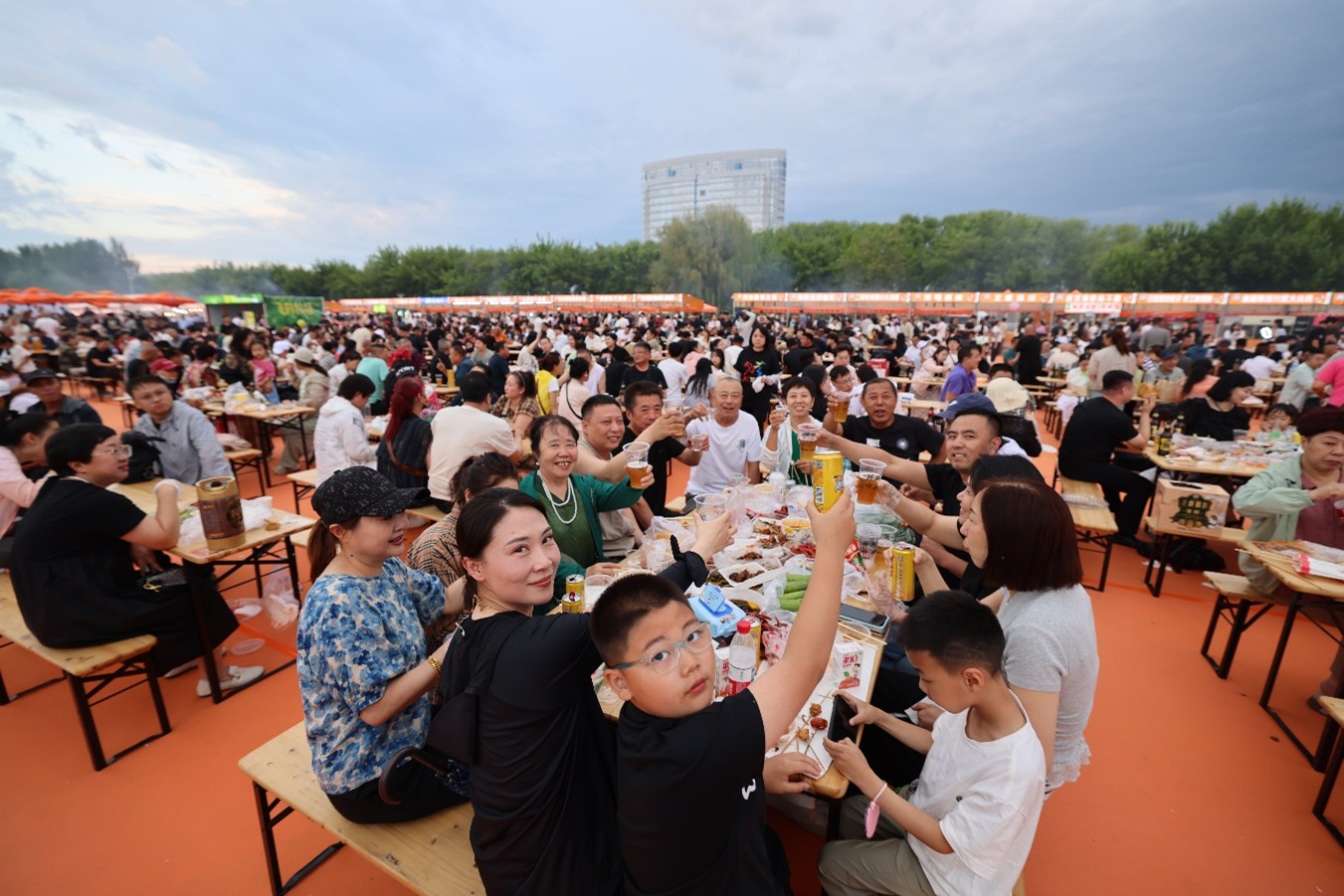 บาร์บีคิวฉีชีฮาร์ จากพลุไฟสู่บัตรธุรกิจระหว่างประเทศ