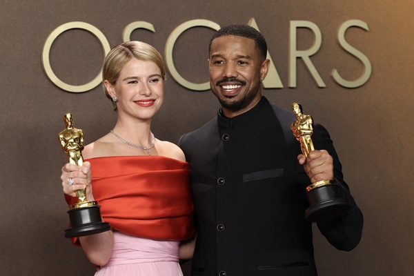 เจสซี บักลีย์ -ไมเคิล บี. จอร์แดน