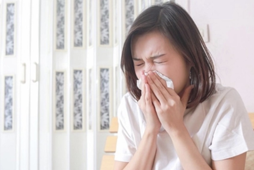 ทำไมเราต้อง "หลับตา" ทุกครั้งที่จาม? พลังแรง 160 กม./ชม. ฝืนเปิดตาไว้จะเกิดอะไรขึ้น?