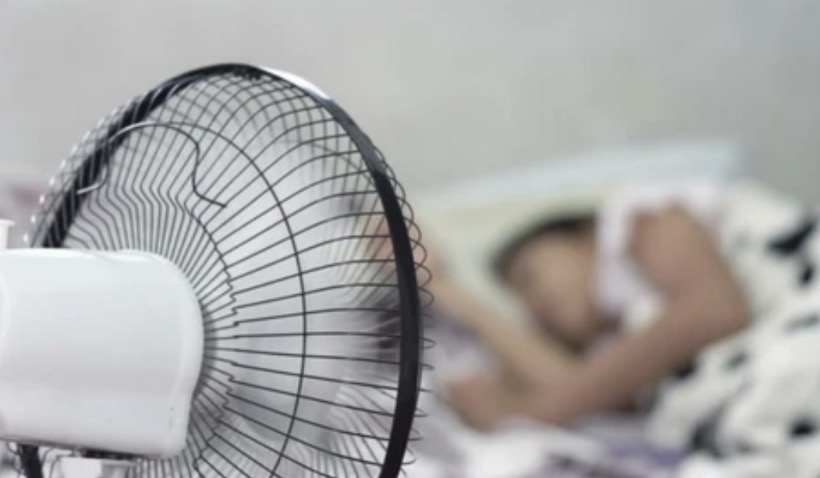 เปิดพัดลมทิ้งไว้ 8 ชั่วโมง กินไฟกี่บาท? ผู้ใช้ลองทดสอบ ผลลัพธ์เทียบแอร์น่าตกใจ!