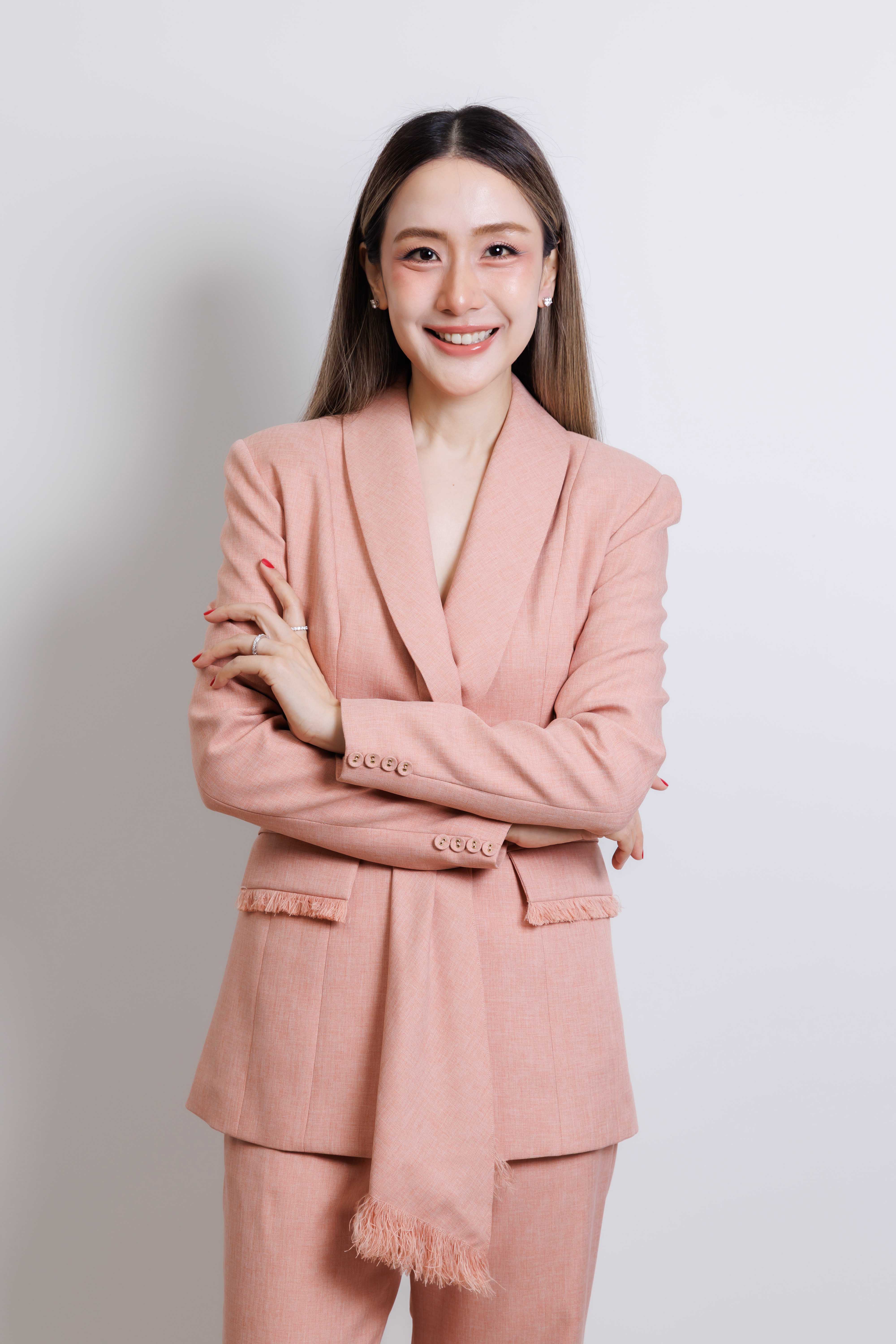 พญ.อังศวรา ธีระตันติกานนท์ (หมอเอิง) ผู้ก่อตั้งแบรนด์ SOLVEGROUP