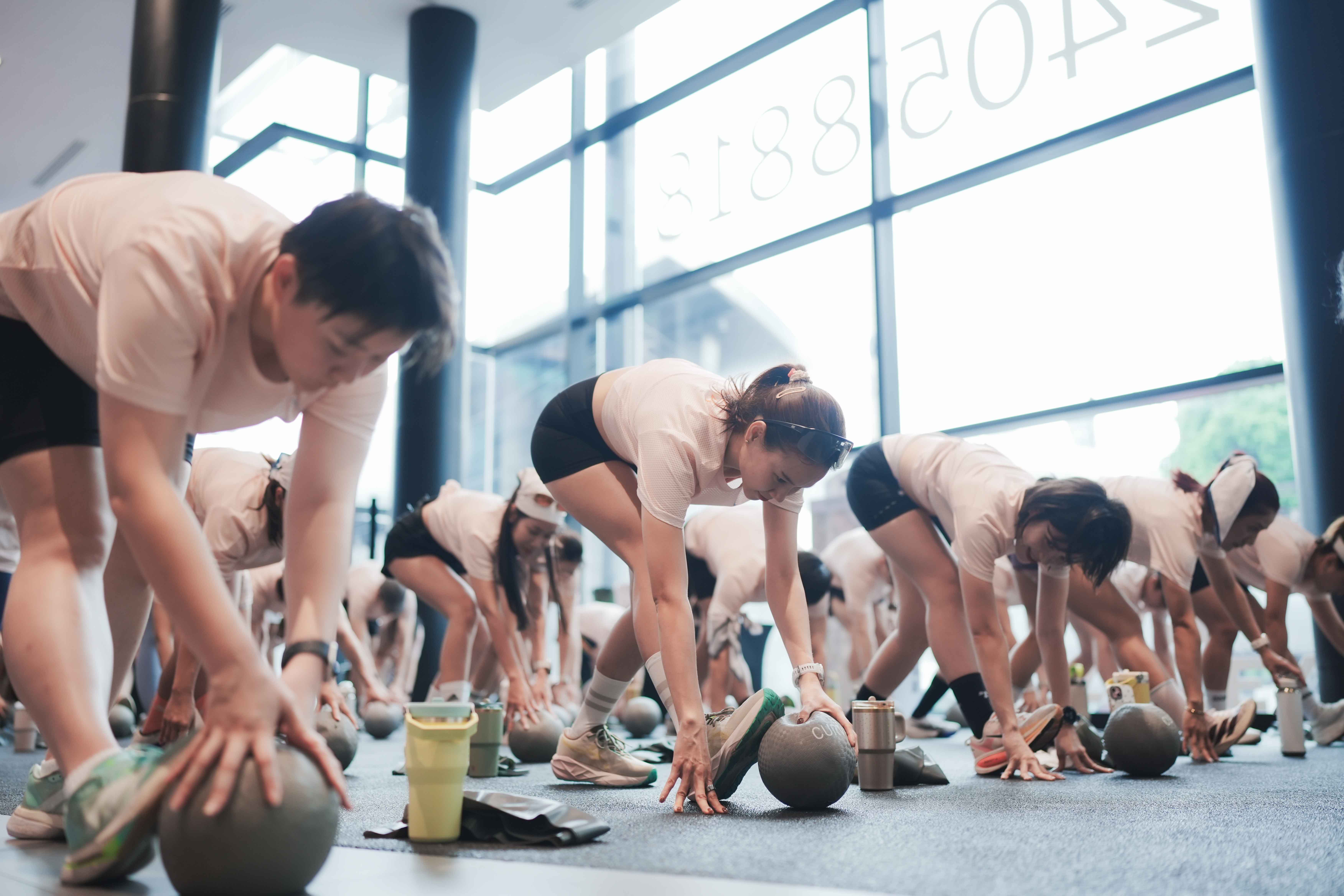 โลโก้พันธมิตรและผลิตภัณฑ์ที่เข้าร่วมในคอมมูนิตี้ LOM CLUB