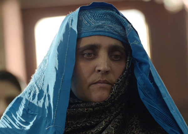 Sharbat Gula หรือ Afghan Girl (ภาพเมื่อปี 2016)