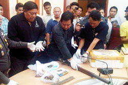 รวบคนร้ายพร้อมอาวุธสงครามเตรียมป่วน พธม.