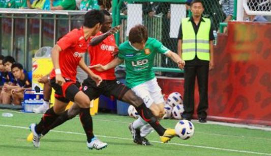 บิ๊กแมตช์กินกันไม่ลงบีจีเจ๊ากิเลน0-0,ชลรอดตาย2-2