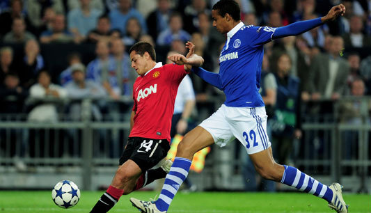 ผีจ่อชิง!บุกอัดชาลเก้2-0ตัดชปล.นัดแรก