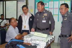 จับแก๊งซิ่งเบนซ์ ตระเวนส่งยาบ้า 20 ล้าน!