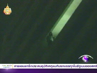 นศ.สาวหวังโดดตึก 12 ชั้นฆ่าตัวตายประชดแฟน