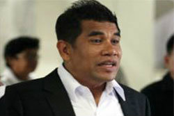 เจ๋ง ดอกจิก รายงานตัวศาลฟังคำตักเตือน