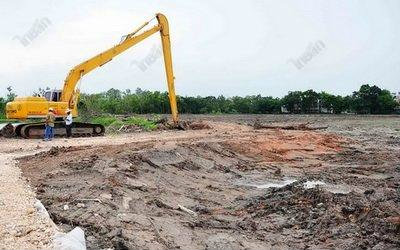 สนามฟุตซอลโลกเพิ่งปรับหน้าดิน ชาวบ้านงงขาดการโปรโมต