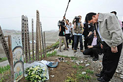 ทักษิณลงพื้นที่ประสบภัยสึนามิญี่ปุ่น