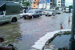 น้ำท่วมนนทบุรี 6 อำเภอ น้ำทะลักท่วมแล้ว