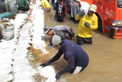 ชาวรังสิตร้อง จนท. ทำแผนรับมือน้ำชัดเจน