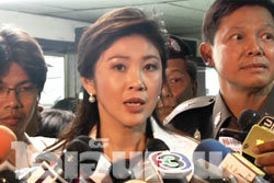 ยิ่งลักษณ์ รับศูนย์อพยพไม่เพียงพอ จ่อกู้เงินเยียวยาน้ำท่วม