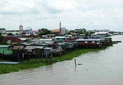 พื้นที่เสี่ยงภัยริมแม่น้ำเจ้าพระยา 13 เขต 27 ชุมชน ใน กทม.