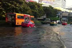 การสัญจร 5 แยกลาดพร้าวลำบาก