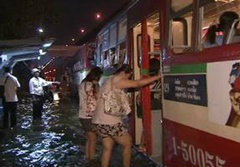 ขสมก.โอด รถเมล์ฟรีช่วยน้ำท่วมเจอตะปูเรือใบ