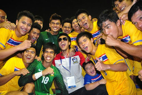 ชมภาพ ทีมชาติไทยชุดยู-19 เสมอ ญี่ปุ่น 0-0
