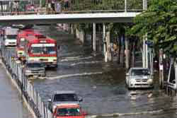 น้ำทะลัก ท่วมเคหะชุมชนธนบุรี 9 แล้ว