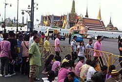 ในหลวง เสด็จถึงพระบรมมหาราชวังแล้ว