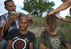 ตำรวจอินโดฯ จับสาวกพังค์ร็อคโกนหัว ส่งตัวดัดสันดาน