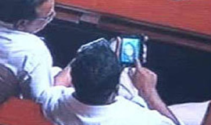 3รัฐมนตรีอินเดีย ถูกจับได้ดูคลิปโป๊ขณะประชุมสภา