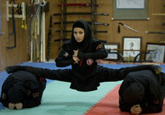 ผู้หญิงอิหร่าน ถอดผ้าคลุมมาฝึกเป็นนินจา