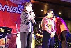 นายกฯครวญเพลงดาวกระดาษงานวันเกิด'พายัพ'