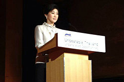 ญี่ปุ่นงง! 'ยิ่งลักษณ์'พูดไทย ร่ายแผนป้องน้ำท่วม