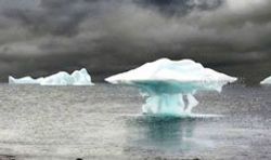 น้ำแข็งละลายที่แอนตาร์กติก เป็นรูปยูเอฟโอ