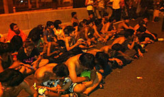 เด็กแว๊นสิ้นท่า! ถูกล้อมจับ106คน จยย.78คัน