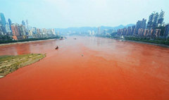 แม่น้ำแยงซีกลายเป็นสีแดง โยงสัญญาณวันสิ้นโลก