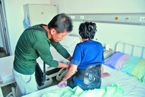 กระเป๋ารถเมล์เมืองจีน ถีบคุณยายตกจากรถ