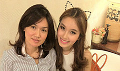 นึกว่าพี่สาว! ปอย ตรีชฎา กับคุณแม่ สวยเป๊ะ