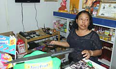 สาวใหญ่เจ้าของร้านของชำถูกพระสงฆ์จี้ชิงทรัพย์สินสูญนับแสนบาท