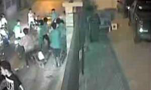 เผยคลิปนาทีแก๊งเด็กแว้นโคราช รุมทำร้ายชิงทรัพย์ชาวบ้าน