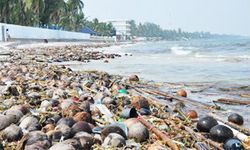 ตะลึง! ขยะโผล่เกยชายหาดหัวหิน ยาวนับ10กิโลเมตร