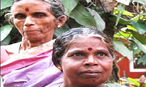 เหลือเชื่อ! 2 สาวใหญ่ชาวอินเดียล้างห้องน้ำ 40 ปี ได้ค่าจ้างแค่ 4 พันกว่าบาท