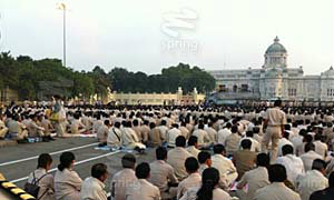 พรึบ! ม็อบกำนัน-ผู้ใหญ่บ้าน ชุมนุมเต็มลานพระรูปฯ แนะเลี่ยงเส้นทาง