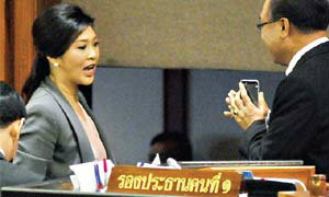 "ทักษิณ"สไกป์เฉ่งปธ. สส.หญิง ไม่ช่วยป้อง"ปู"