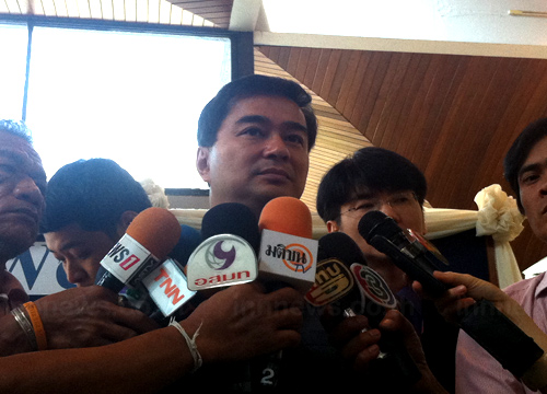 อภิสิทธิ์ชี้กู้เงิน2ลล.ทำให้ไทยอยู่ในภาวะเสี่ยง