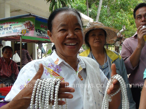 รมช.มหาดไทยร่วมชมสินค้าโอทอปร้อยเอ็ด