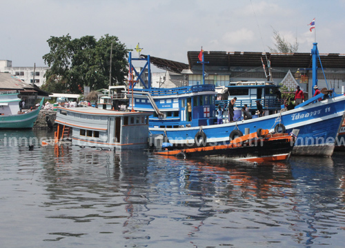 เรือบรรทุกน้ำมันเตา20,000ลิตร รั่วทะเลภูเก็ต