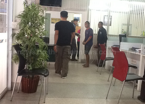 หนุ่มร้อยเอ็ดเมาปีนบ้านสาวมีดปาดคอข่มขืน