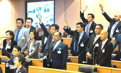 ประชาธิปัตย์ ป่วนวอล์กเอาต์ประชุมสภา พิจารณาร่างรัฐธรรมนูญ