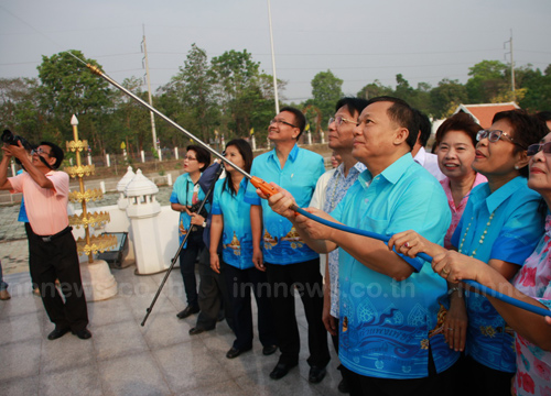 ผู้ว่ากำแพงเพชรนำปชช.สรงน้ำพระวันสงกรานต์