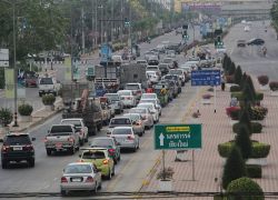 สะพานเดชาติวงศ์มุ่งหน้าอุทยานสวรรค์ติดหนึบ